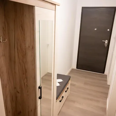 Apartment Plaza 8 *